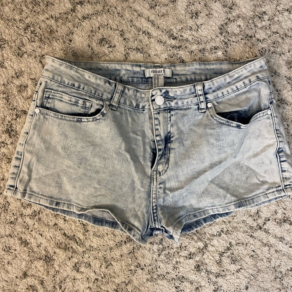 Forever 21 Women’s Acid Wash Jean shorts Size 30